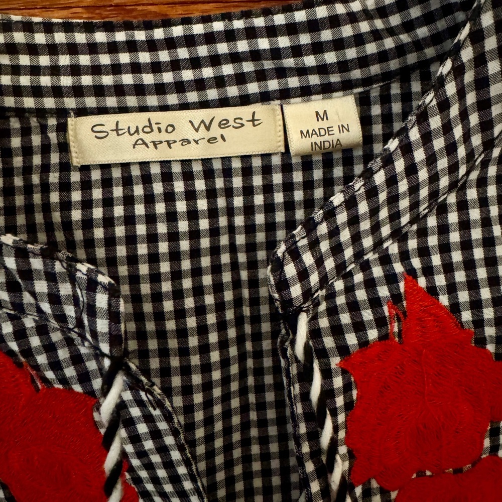 Studio West Apparel Embroidered Gingham Top – Size M - Picture 4 of 10